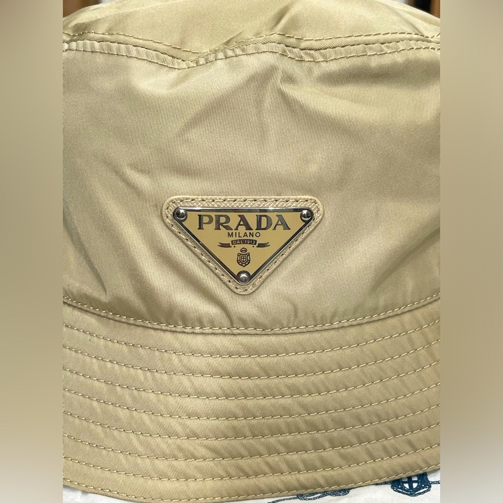 💯 Prada Re-Nylon Bucket Hat - Picture 2 of 6